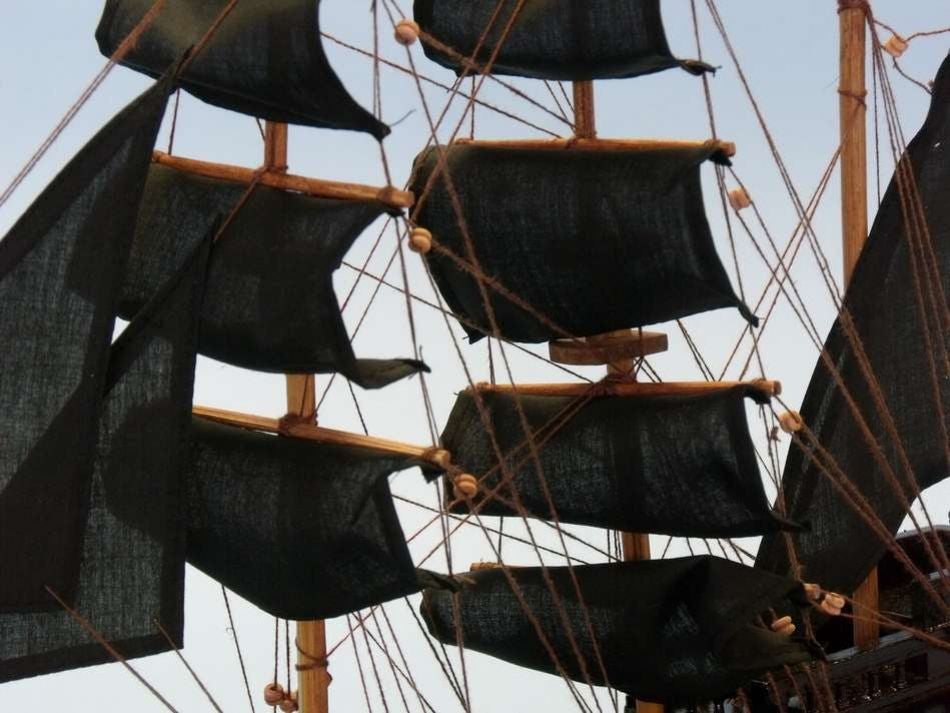 Wooden Blackbeard's Queen Anne's Revenge Model Pirate Ship 20"