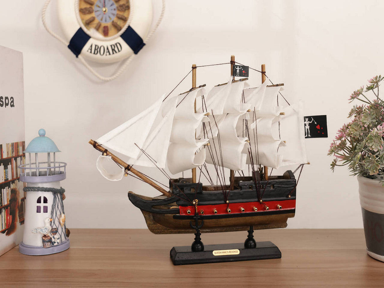 Wooden Blackbeard's Queen Annes Revenge White Sails Limited Model Pirate Ship 12"