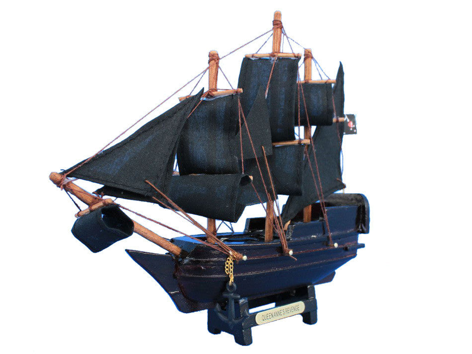 Wooden Blackbeard's Queen Anne's Revenge Model Pirate Ship 7"