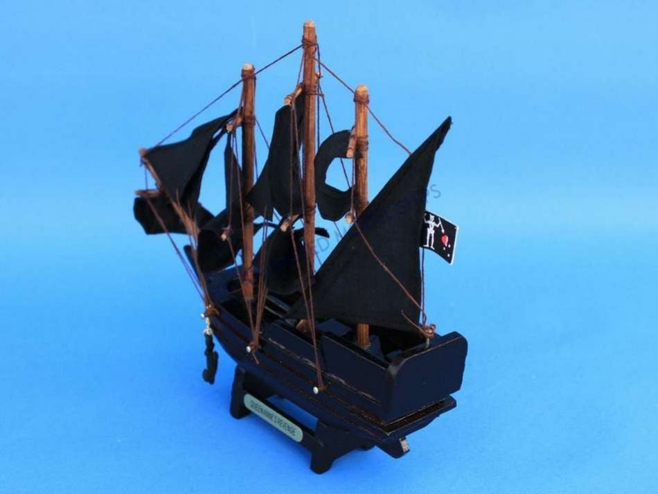 Wooden Blackbeard's Queen Anne's Revenge Model Pirate Ship 7"