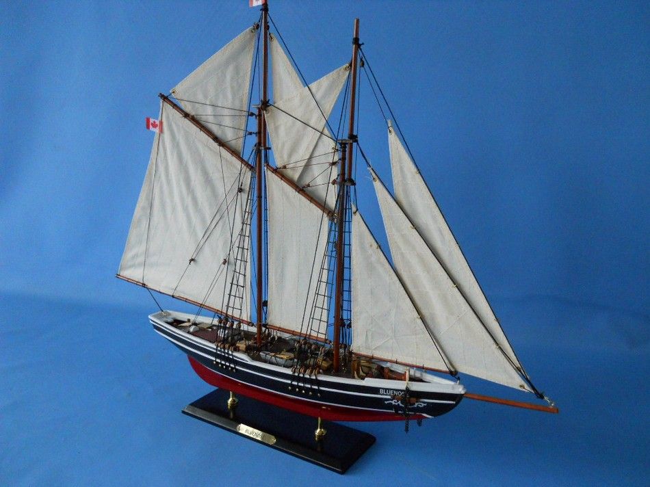 Wooden Bluenose Limited Model Sailboat 25"