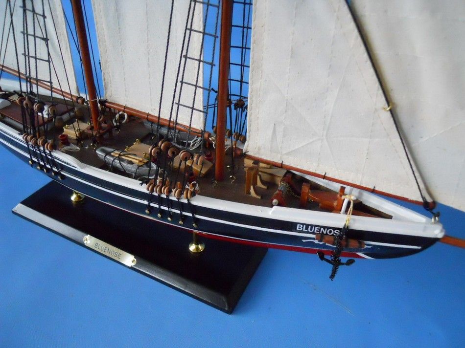 Wooden Bluenose Limited Model Sailboat 25"