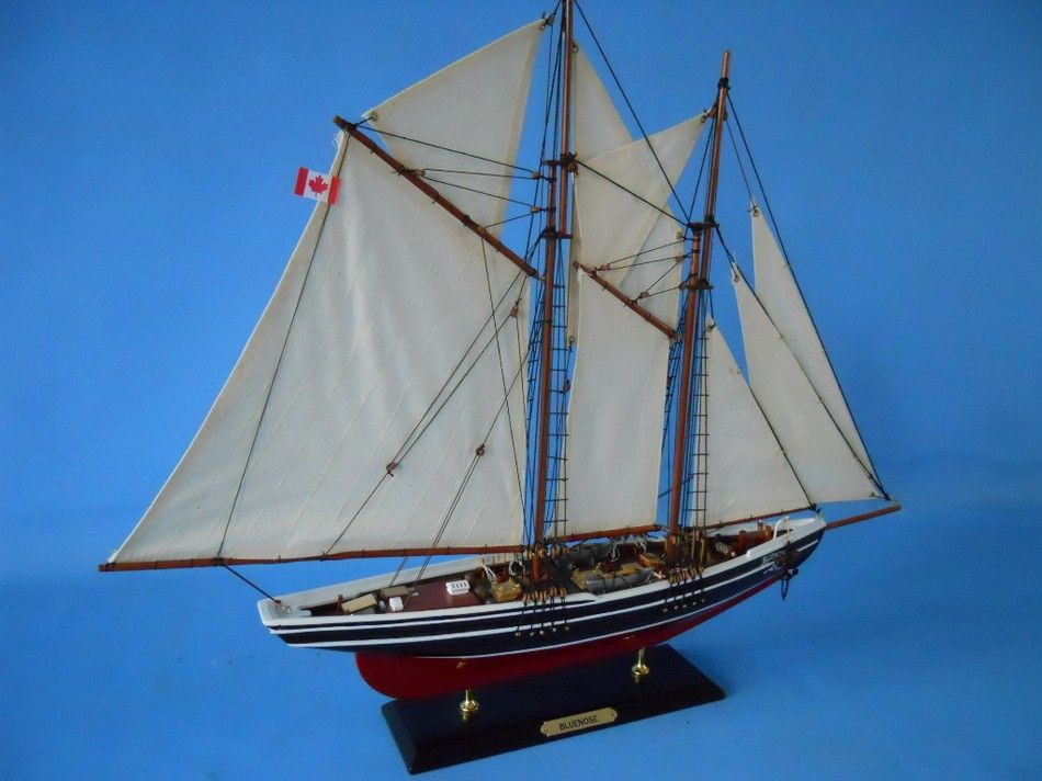 Wooden Bluenose Limited Model Sailboat 25"